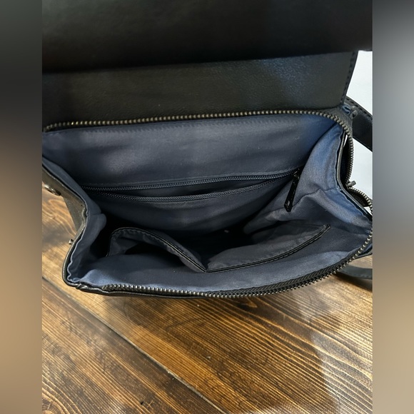 Vegan leather backpack - Picture 3 of 4